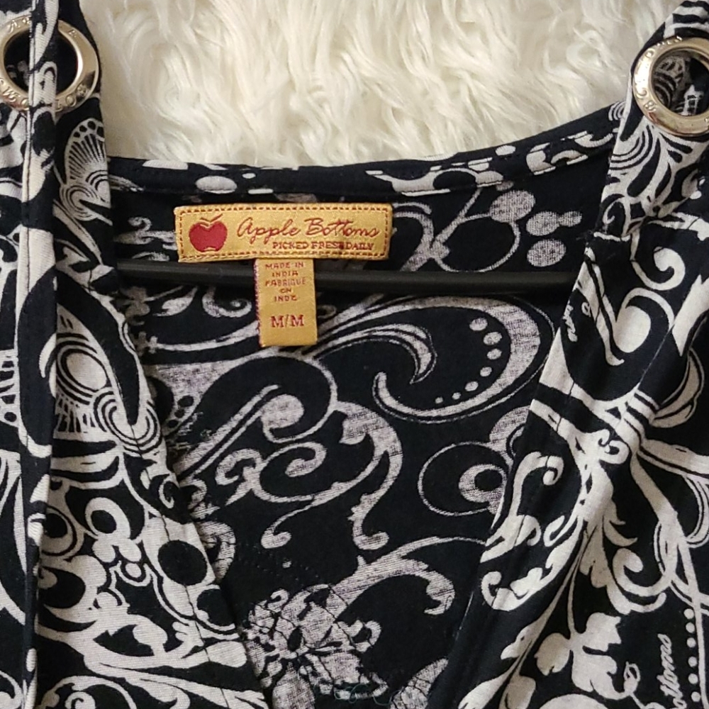 Clothes - Picture 2 of 4
